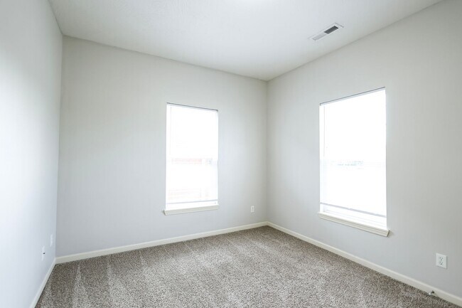 Building Photo - 414 E Harrison St