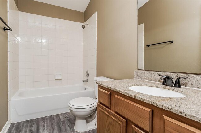 Building Photo - 2430 Pinpoint Dr