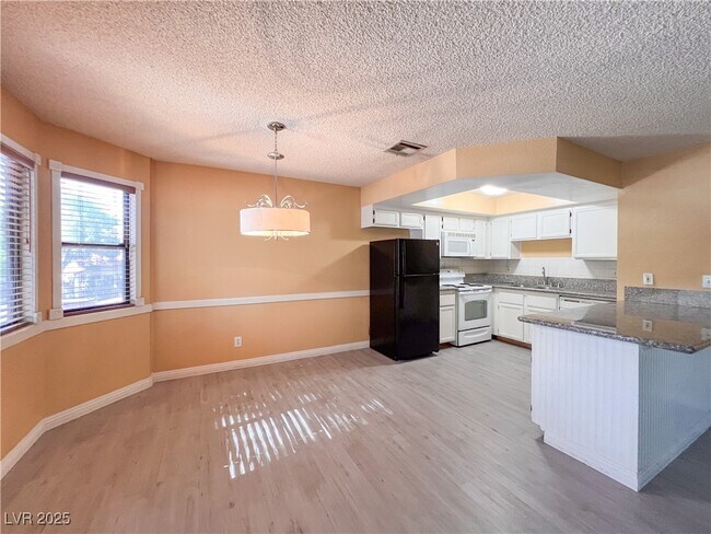 Building Photo - 2700 Baycliff Ct