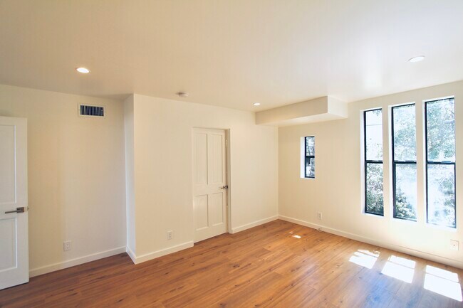 Building Photo - 2013 Cyprean Dr