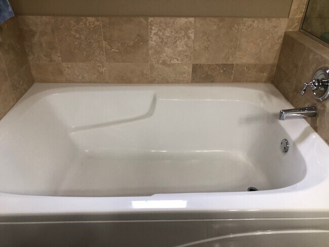 Master Bathroom - 1604 W Edgewater Ave