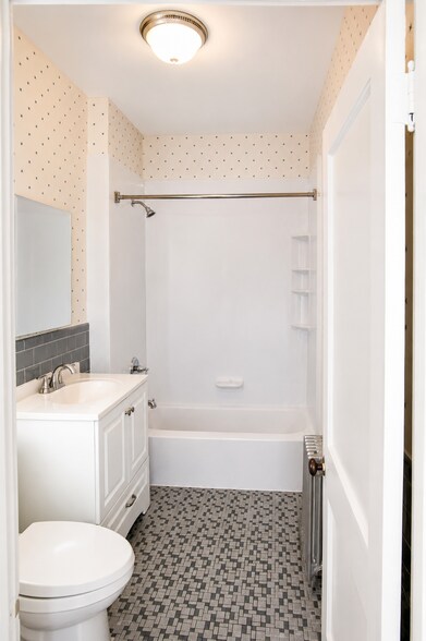 Full bath - 126 2nd St