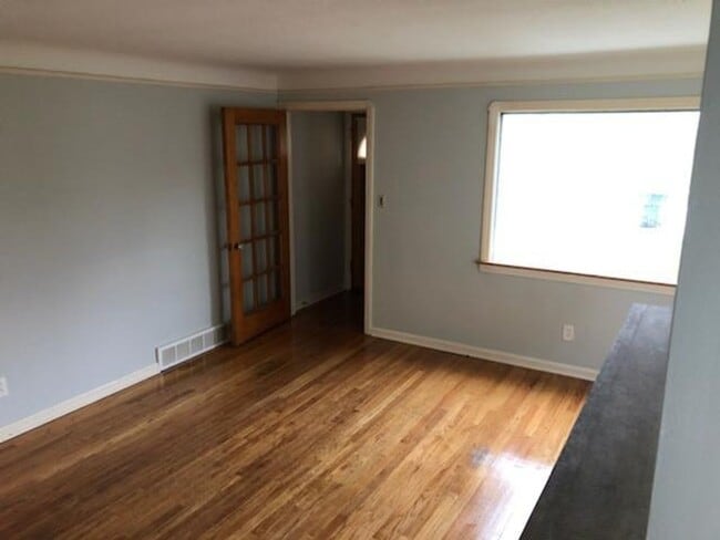 Building Photo - 1482 Dille Rd
