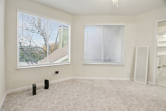 Building Photo - 9815 Walnut St