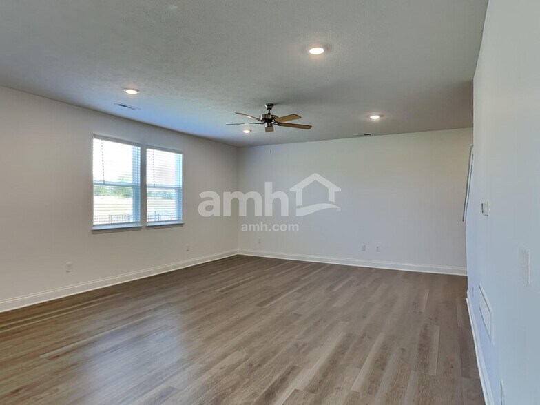 Building Photo - 9178 Henley Ave