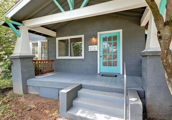 Building Photo - 6015-6017 SE 99th Ave