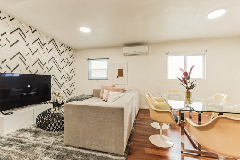 Building Photo - 1519 W 37th Pl