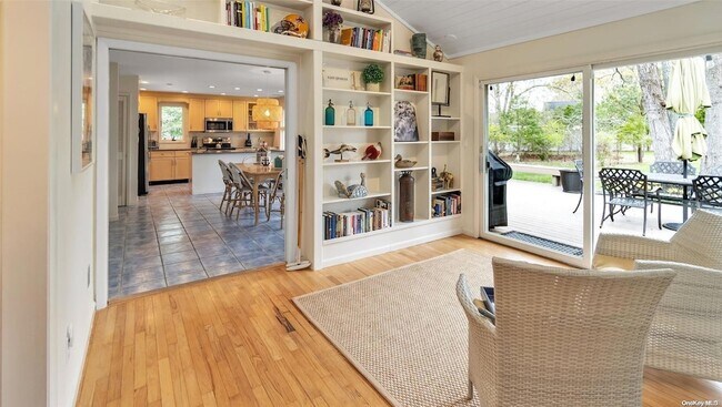 Building Photo - 8 Coolidge Ln