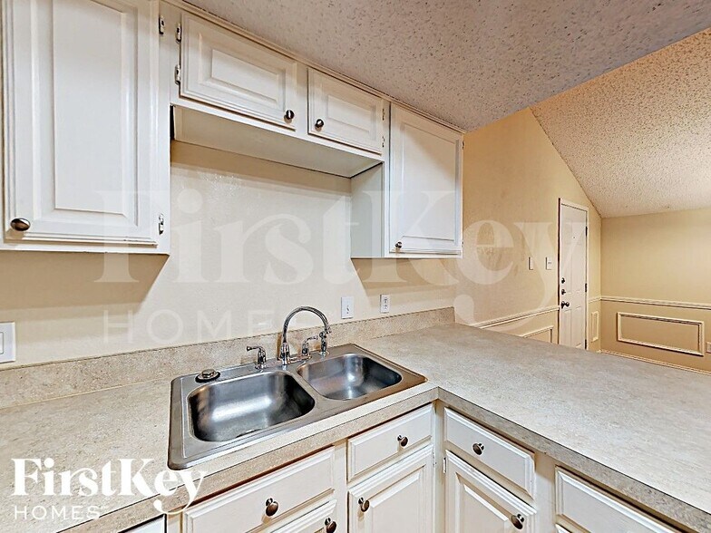 Building Photo - 504 Mockingbird Dr