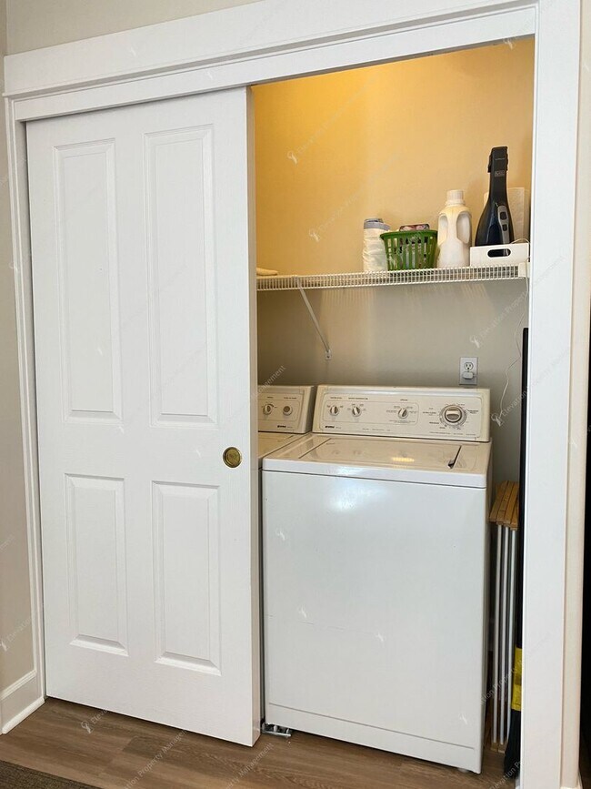 Building Photo - Charming Updated Home in Bend’s Old Farm D...
