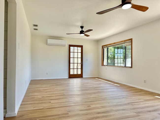 Building Photo - 6607 E Sheridan St