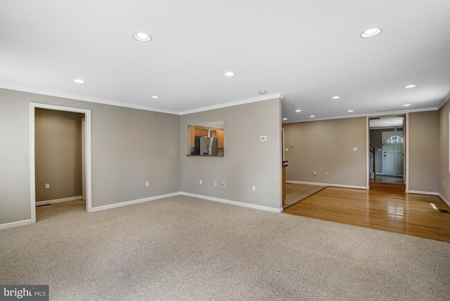 Building Photo - 1424 N Longfellow St