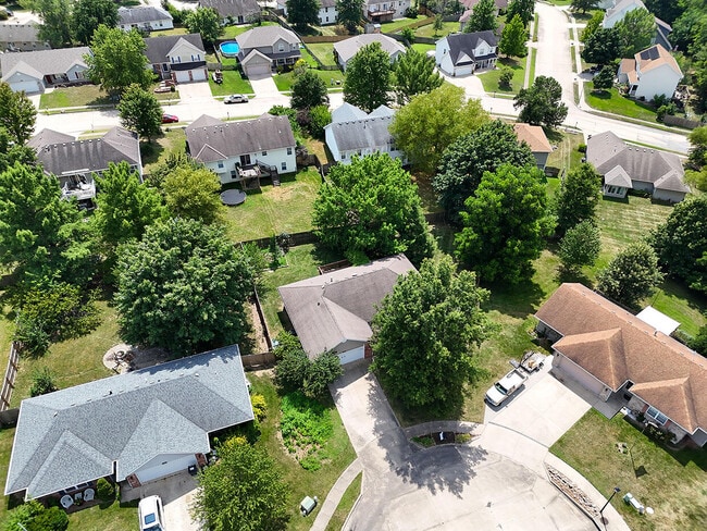 Building Photo - 1302 Look Out Ct