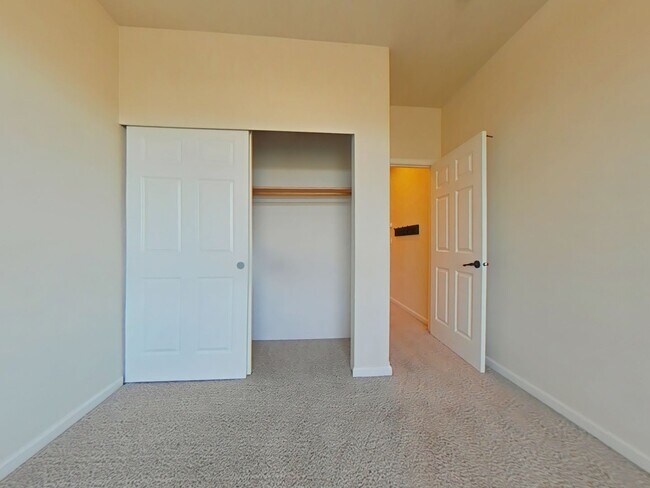 Building Photo - 4 Bedroom Home ~ Albany ~ Small Pet Friendly