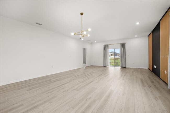 Building Photo - 1335 Normandy Dr