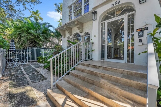 Building Photo - 1559 Michigan Ave