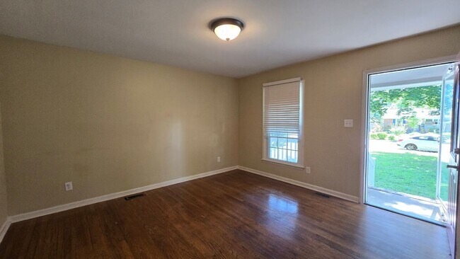 Building Photo - 5023 Hampshire Dr