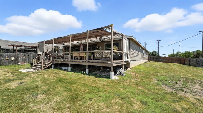 Building Photo - 305 N Kowald Ln