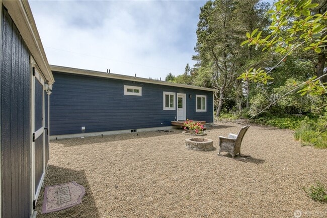 Building Photo - 2 bedroom close to the beach