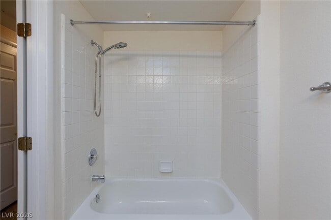 Building Photo - 10525 Pine Glen Ave