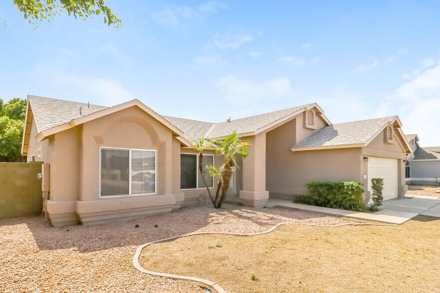Building Photo - 5537 N 76th Dr