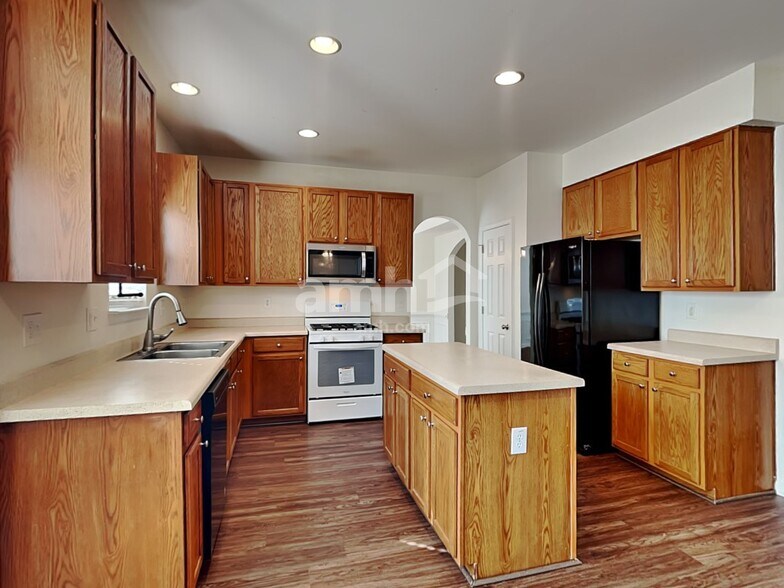 Building Photo - 535 Winter View Way