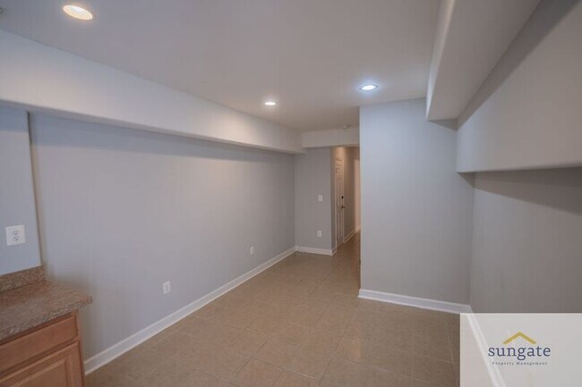 Building Photo - 11 N Streeper St