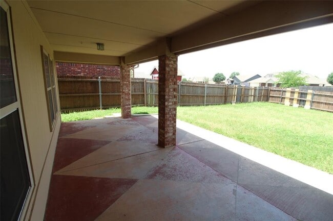 Building Photo - 2821 Edgemere Dr