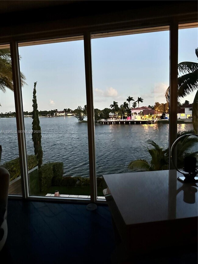 Building Photo - 6801 NW 113th Ct