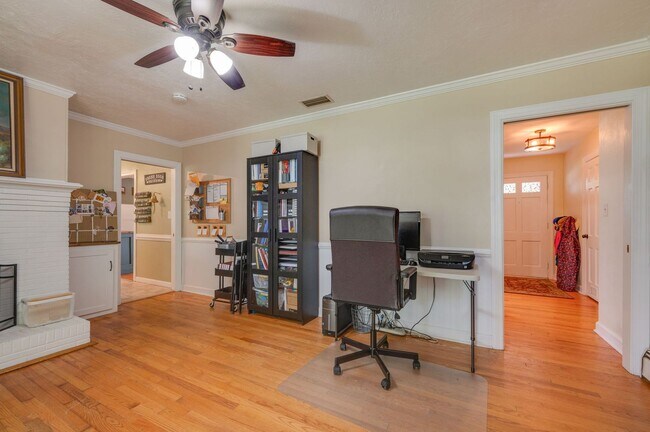 Building Photo - 2418 Heutte Dr