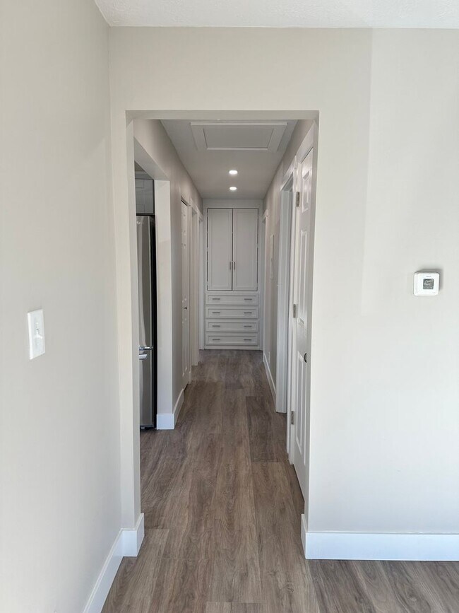 Building Photo - Darling remodeled 5 bedroom 2 bathroom home in the heart of Ogden