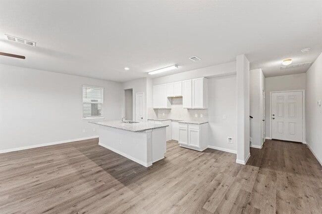 Building Photo - 24822 Landolfi Dr
