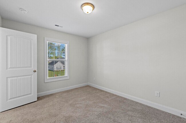 Building Photo - Large 4 bedroom in The Shores and Windpointe!