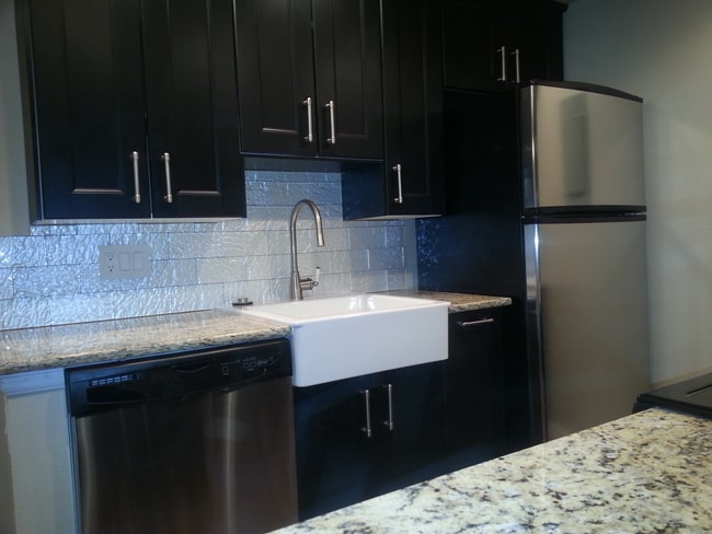 Building Photo - Newly renovated 1 Bed/1 Bath Condo near Lo...