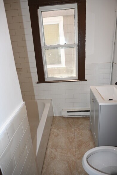 Building Photo - 203 Cooke St