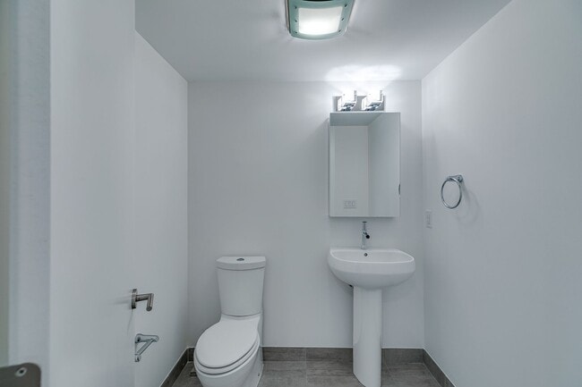 Building Photo - Northern Liberties Townhome with Parking