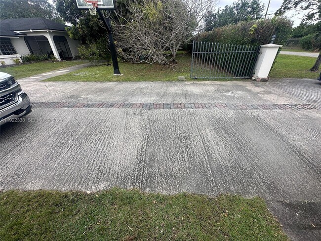 Building Photo - 20250 SW 182nd Ave