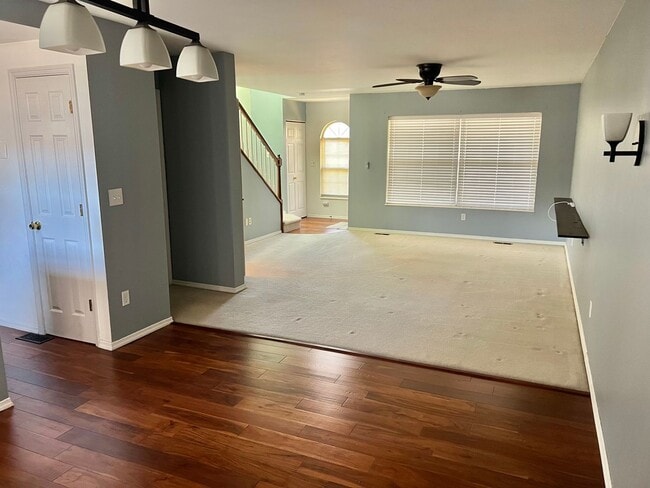 Building Photo - 3 Bedroom, 2.5 Bath Townhouse in Park Hampton