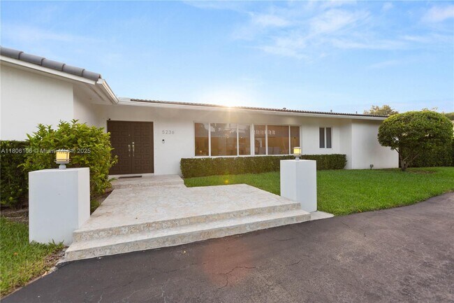 Building Photo - 5236 SW 64th Ave