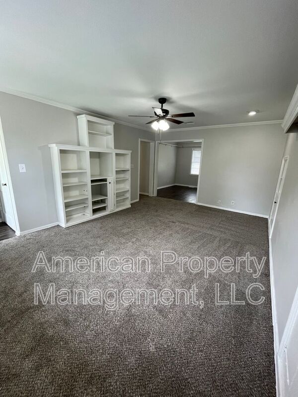 Building Photo - 718 N Gary Pl