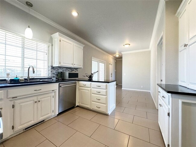 Building Photo - 2812 Eaton Dr