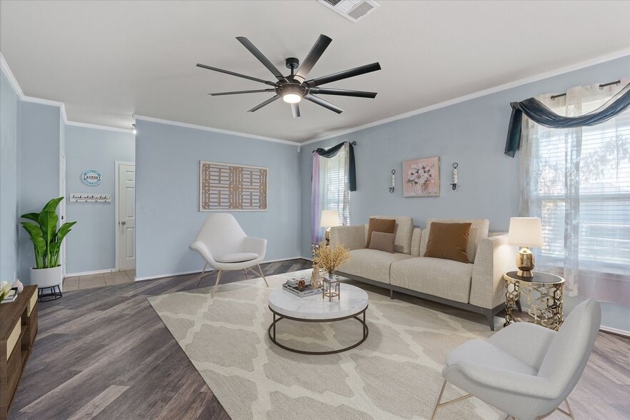 Building Photo - 2108 Scott Dr