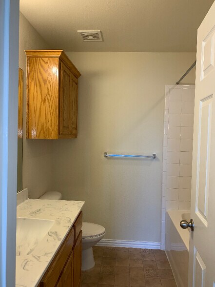 Building Photo - 100 Camden Ct