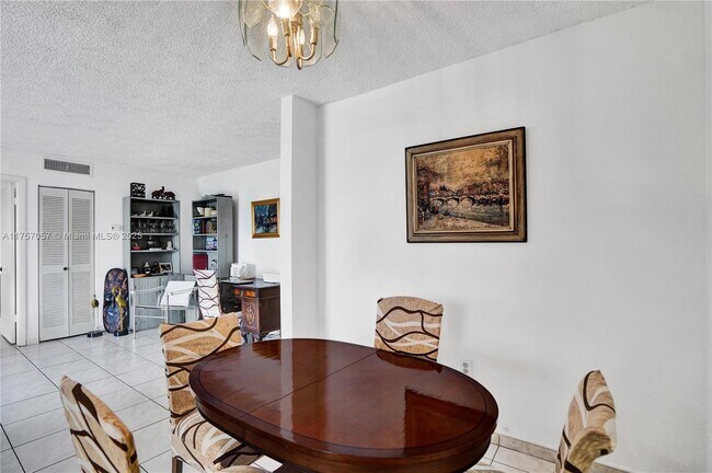 Building Photo - 7150 Indian Creek Dr