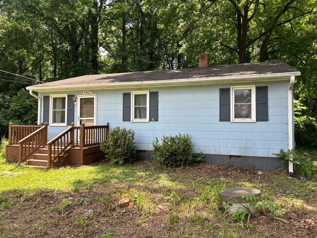 Building Photo - Northern Greensboro, off of North Elm St/n...