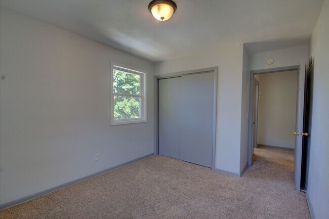 Building Photo - SL KSR1012