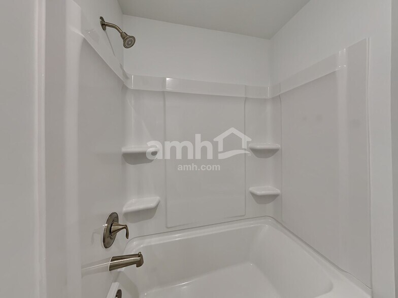 Building Photo - 116 Punderson Dr