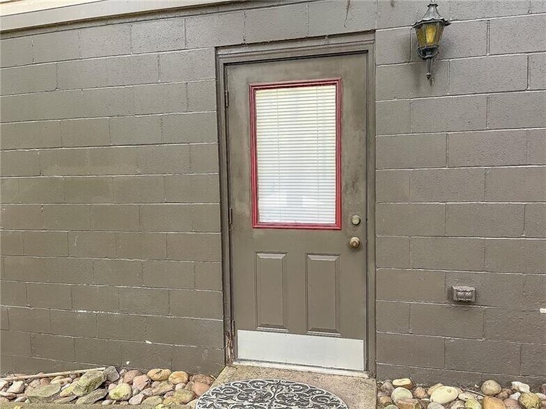 Building Photo - 3166 Babcock Blvd