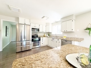 Building Photo - 450 NE Riverhill Dr