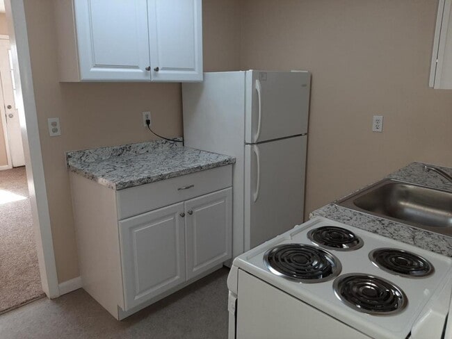 Building Photo - 157 Main Street, Unit B